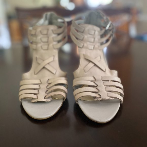 Women's Fergie Strappy Heel 6M - Picture 2 of 4